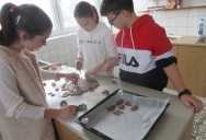 pečení perníčků 9.12 (10).JPG